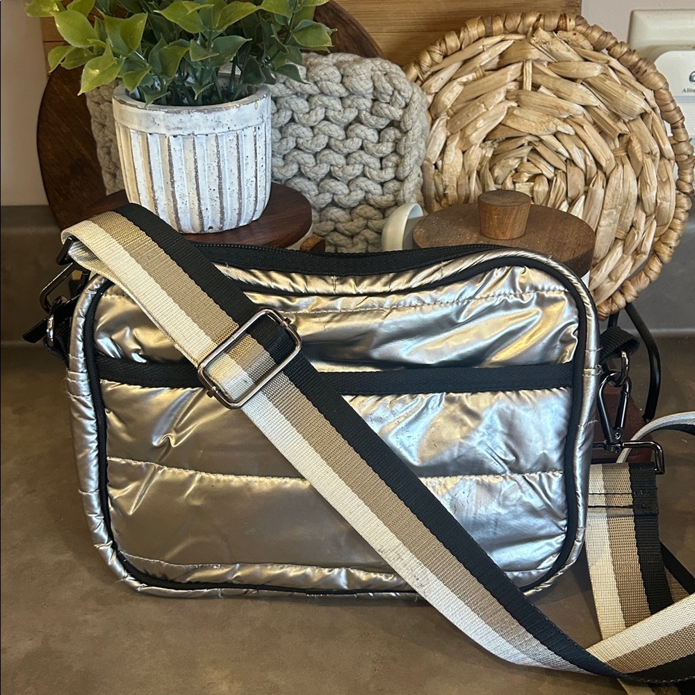 HAUTE SHORE Metallic Crossbody puffer Bag